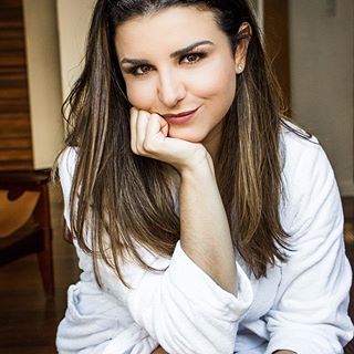 Eu e meu cabelo estamos apaixonados por um produto que foi sucesso de audiência na pool party, está na lista de produtos preferidos da @carlaparedes e me ganhou também. Entendi o motivo do óleo de argan e cártamo da @bioextratus ser um dos produtos mais vendidos de toda a marca. ❤️ Para saber todas as minhas impressões é só passar hoje no blog, fiz um post super completo com todas as minhas formas de uso, que são várias! #cabelonofuti #patrocinadoresdofuti 📸 @gabrielaisaiasphotos <via Jô> Eu e meu cabelo estamos apaixonados por um produto que foi sucesso de audiência na pool party, está na lista de produtos preferidos da @carlaparedes e me ganhou também. Entendi o motivo do óleo de argan e cártamo da @bioextratus ser um dos produtos mais vendidos de toda a marca. ❤️ Para saber todas as minhas impressões é só passar hoje no blog, fiz um post super completo com todas as minhas formas de uso, que são várias! #cabelonofuti #patrocinadoresdofuti 📸 @gabrielaisaiasphotos <via Jô>