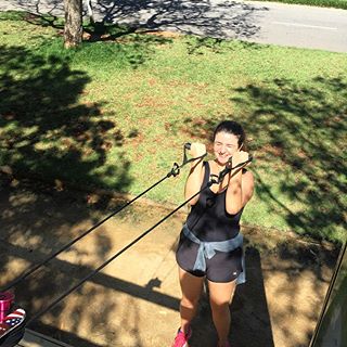 @arthuralegre está inovando nas técnicas de fotografia do treino. Porque não é porque não sou fit, ou porque questiono uma série de coisas voltadas aos modismos de alimentação, inadequação e imagem, que não vejo uma enorme pertinência em lembrar a todo mundo que é super importante que façamos exercícios! A OMS indica exercício físico como uma pratica para uma saúde física, mental e emocional melhor. Então eu estou buscando isso, fôlego, longevidade e tudo que melhora minha qualidade de vida. Espero que fortaleçamos nossos músculos e mexamos nosso corpo, que pode não ser o que você quer, pode gerar uma série de conflitos no reflexo do espelho, mas antes de mais nada abriga nossa alma, nossa vida! Tem bem maior que esse? Então eu vou malhando aqui, pelas razões que acredito serem certas, sem contas a pagar e culpas a justificar. Vou buscando o que tem de melhor em mim no aqui e agora, com colhimento e amorosidade. Tudo isso com orgulho do @arthuralegre, que agora está escrevendo no futi com o olhar que eu admiro e acredito! 👊🏼 #futinotreino <via Jô> @arthuralegre está inovando nas técnicas de fotografia do treino. Porque não é porque não sou fit, ou porque questiono uma série de coisas voltadas aos modismos de alimentação, inadequação e imagem, que não vejo uma enorme pertinência em lembrar a todo mundo que é super importante que façamos exercícios! A OMS indica exercício físico como uma pratica para uma saúde física, mental e emocional melhor. Então eu estou buscando isso, fôlego, longevidade e tudo que melhora minha qualidade de vida. Espero que fortaleçamos nossos músculos e mexamos nosso corpo, que pode não ser o que você quer, pode gerar uma série de conflitos no reflexo do espelho, mas antes de mais nada abriga nossa alma, nossa vida! Tem bem maior que esse? Então eu vou malhando aqui, pelas razões que acredito serem certas, sem contas a pagar e culpas a justificar. Vou buscando o que tem de melhor em mim no aqui e agora, com colhimento e amorosidade. Tudo isso com orgulho do @arthuralegre, que agora está escrevendo no futi com o olhar que eu admiro e acredito! 👊🏼 #futinotreino <via Jô>
